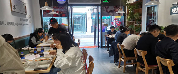 吉阿婆麻辣燙六大加盟優(yōu)勢